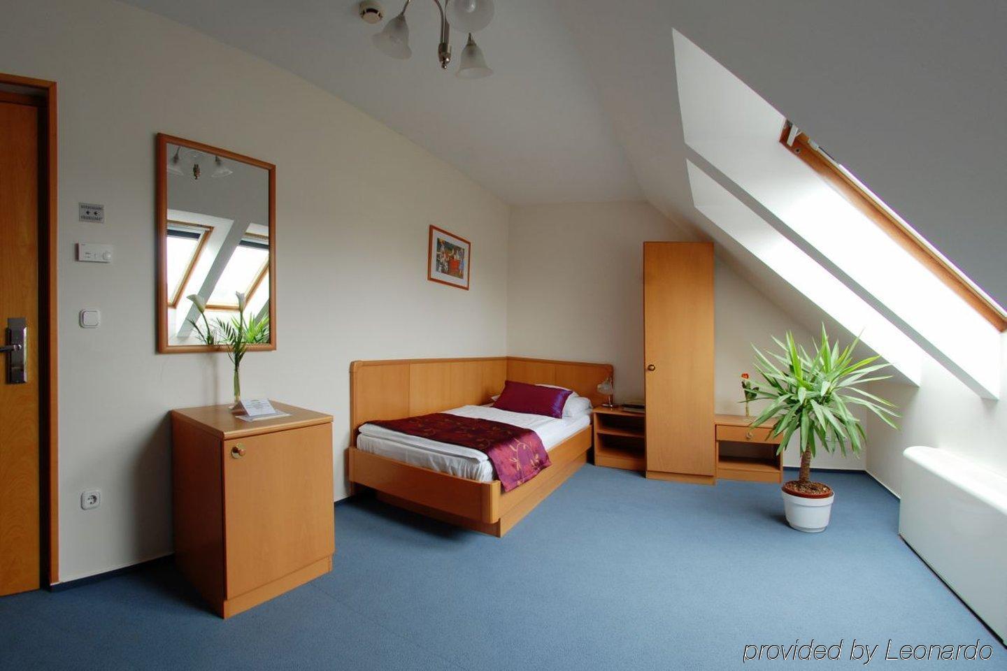 Hotel Kalvaria Superior Győr Zimmer foto